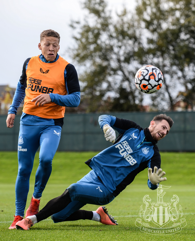 九游体育官网-太狠了！今晚造点机会引欢呼纽卡斯尔战术微调备战社区盾，纽卡斯尔集结日造点机会